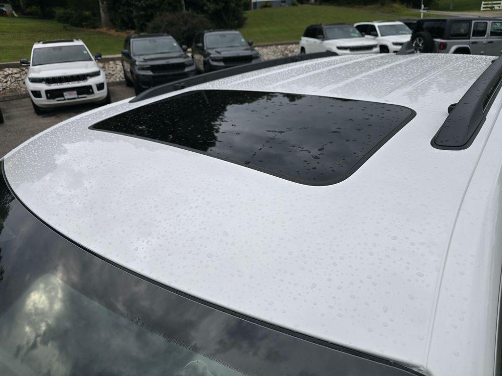 new 2025 Jeep Grand Cherokee car, priced at $36,998