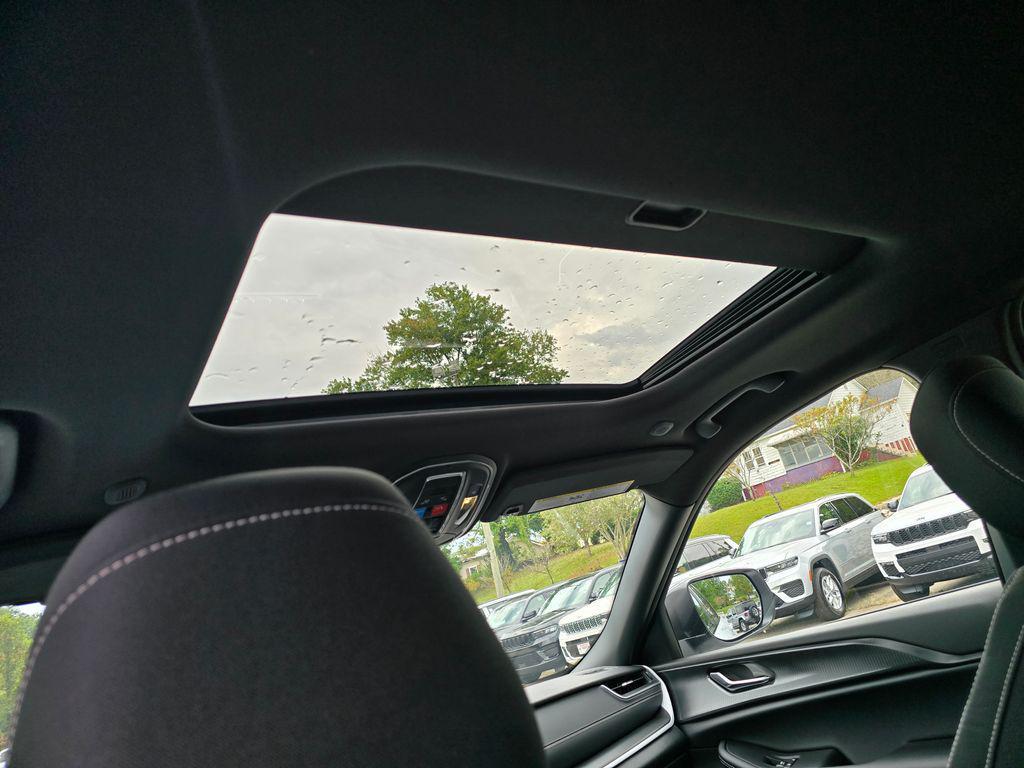 new 2025 Jeep Grand Cherokee car, priced at $36,998