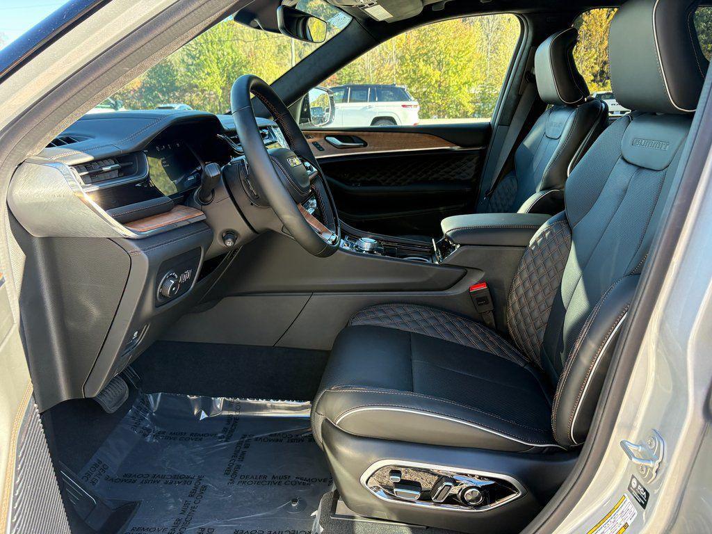 new 2025 Jeep Grand Cherokee car, priced at $59,428