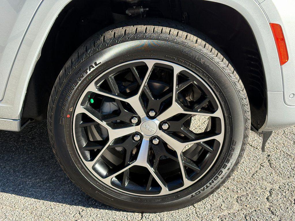 new 2025 Jeep Grand Cherokee car, priced at $59,428