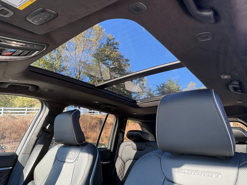 new 2025 Jeep Grand Cherokee car, priced at $59,428