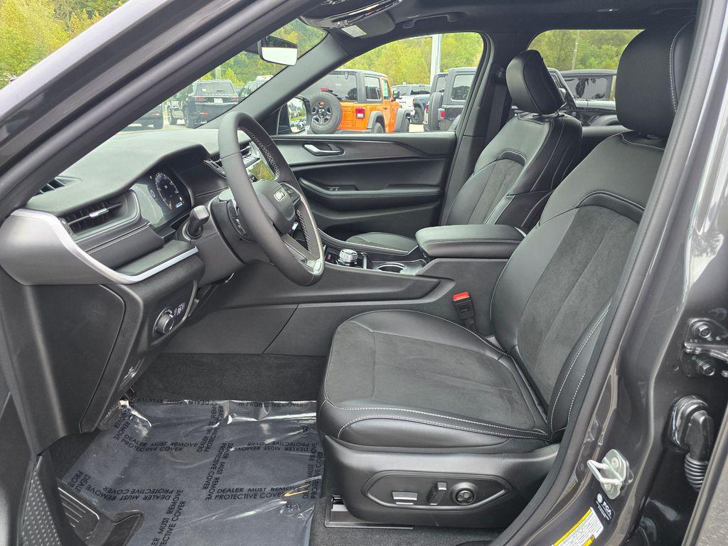 new 2025 Jeep Grand Cherokee L car, priced at $43,563