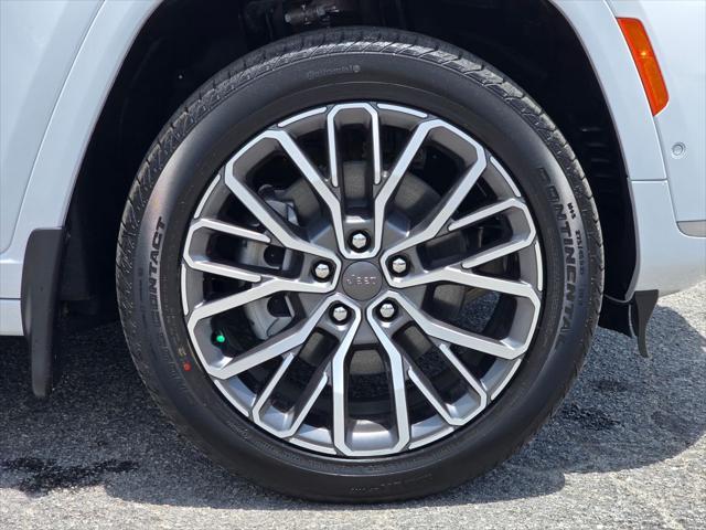 new 2025 Jeep Grand Cherokee L car, priced at $61,494