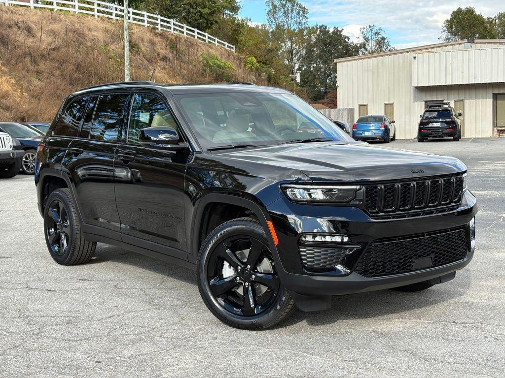 new 2025 Jeep Grand Cherokee car, priced at $44,989