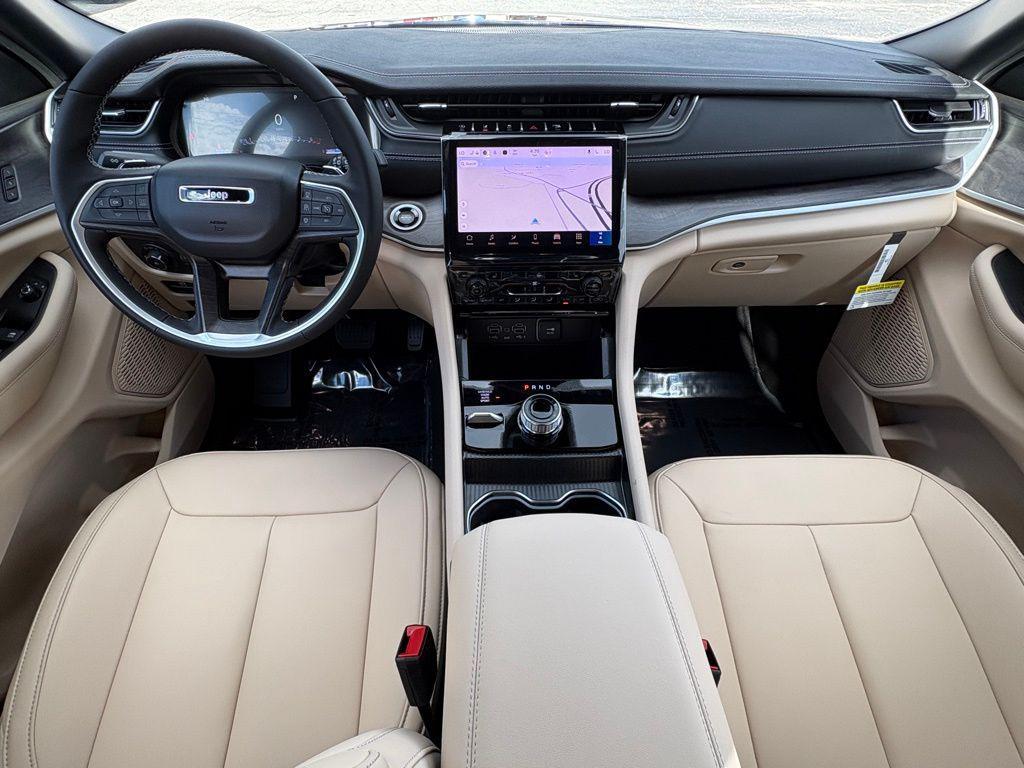 new 2025 Jeep Grand Cherokee car, priced at $44,989