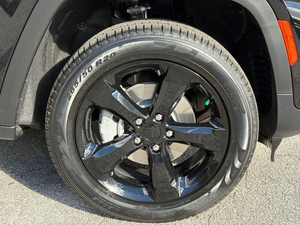 new 2025 Jeep Grand Cherokee car, priced at $44,989