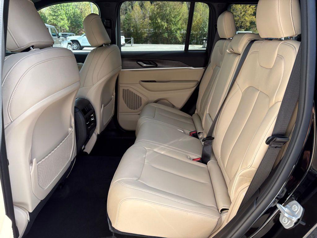 new 2025 Jeep Grand Cherokee car, priced at $44,989