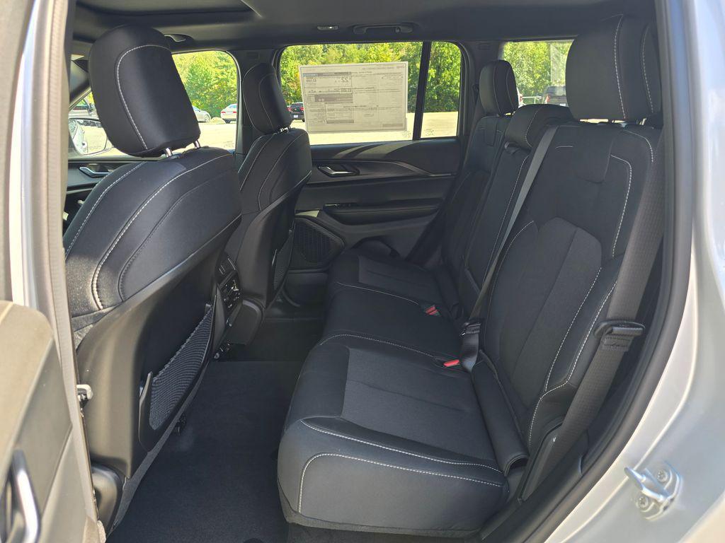 new 2025 Jeep Grand Cherokee car, priced at $39,243