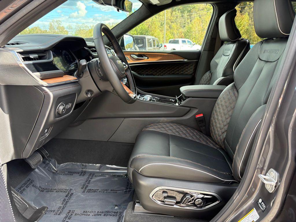 new 2025 Jeep Grand Cherokee car, priced at $63,961