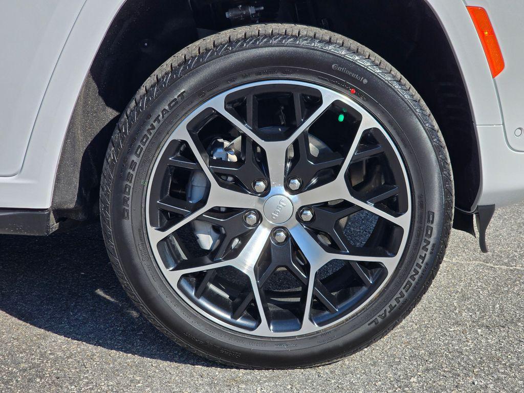 new 2025 Jeep Grand Cherokee car, priced at $59,981