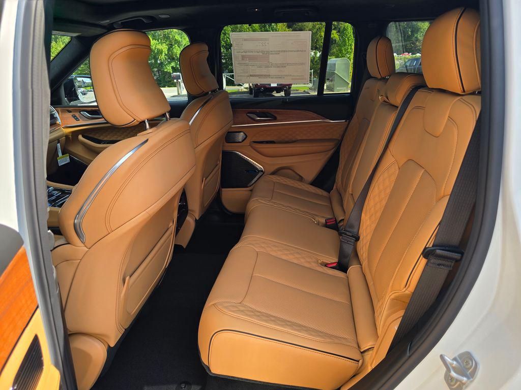 new 2025 Jeep Grand Cherokee car, priced at $59,981