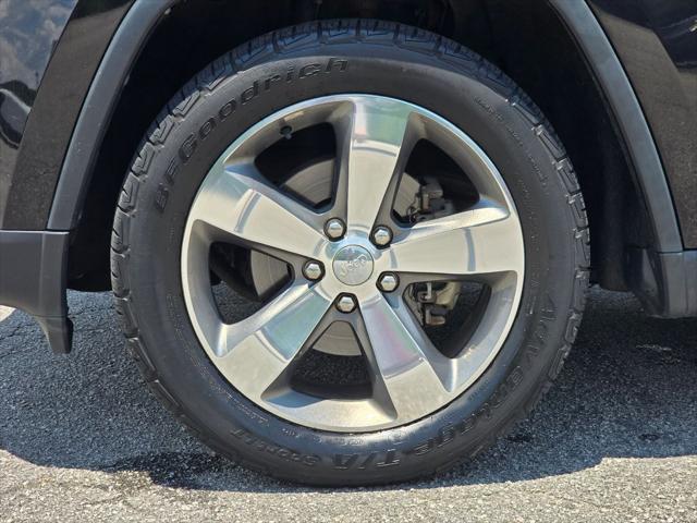 used 2015 Jeep Grand Cherokee car, priced at $15,076