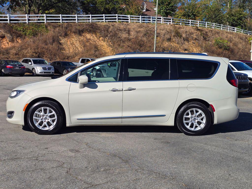 used 2020 Chrysler Pacifica car, priced at $15,500