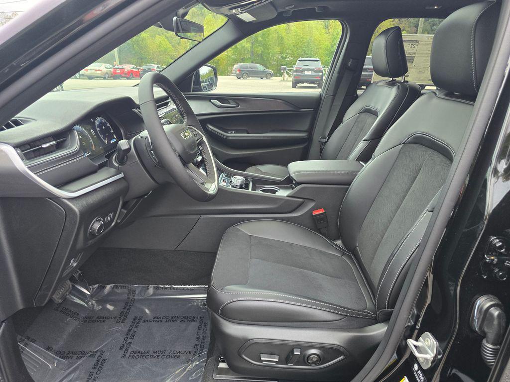 new 2025 Jeep Grand Cherokee car, priced at $43,464