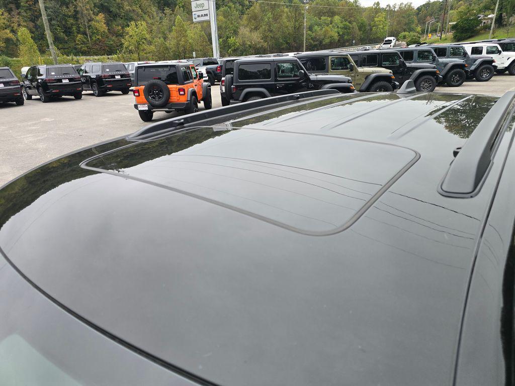 new 2025 Jeep Grand Cherokee car, priced at $43,464