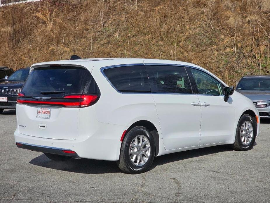 new 2024 Chrysler Pacifica car, priced at $36,025