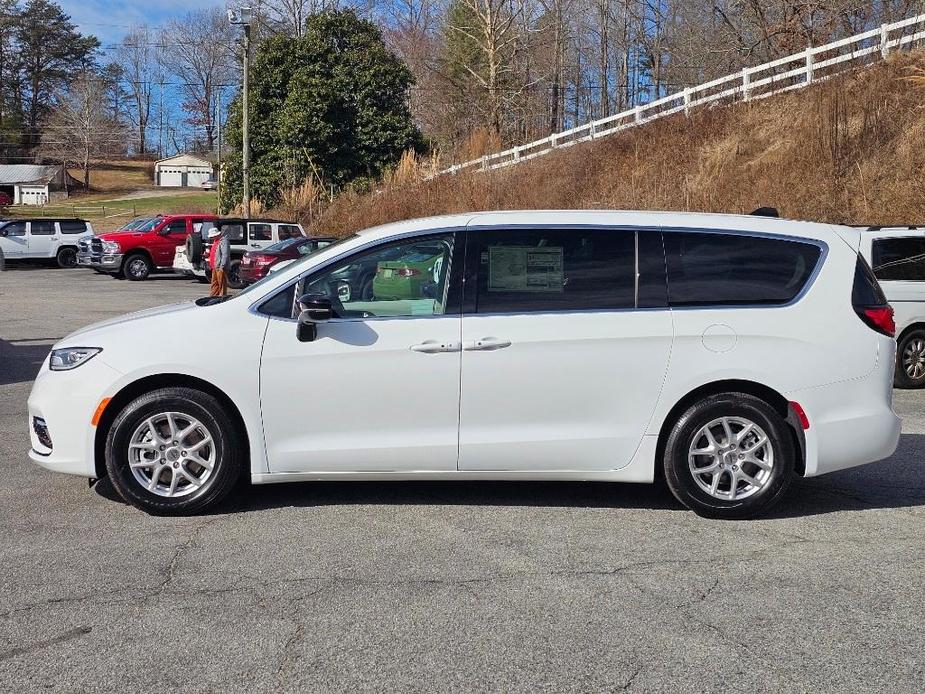 new 2024 Chrysler Pacifica car, priced at $36,025