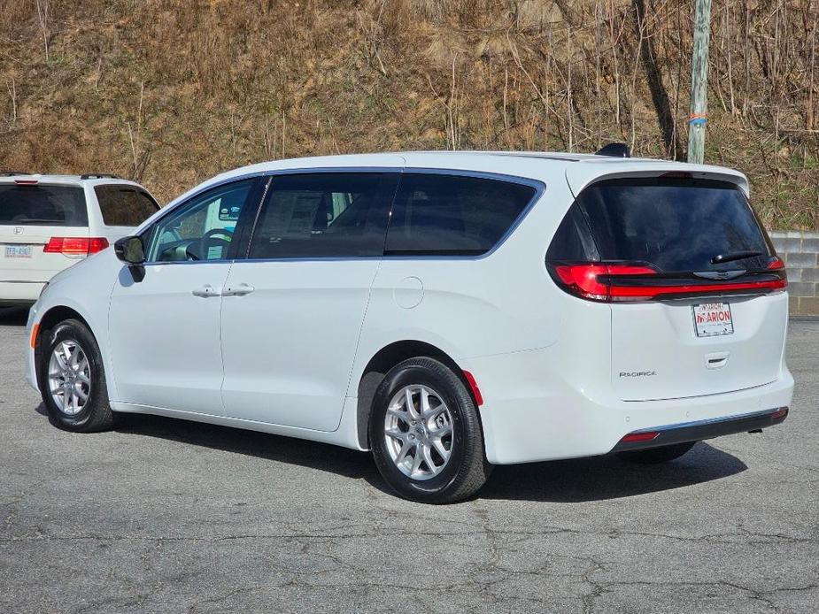 new 2024 Chrysler Pacifica car, priced at $36,025