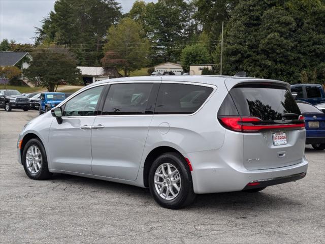 new 2024 Chrysler Pacifica car, priced at $37,336