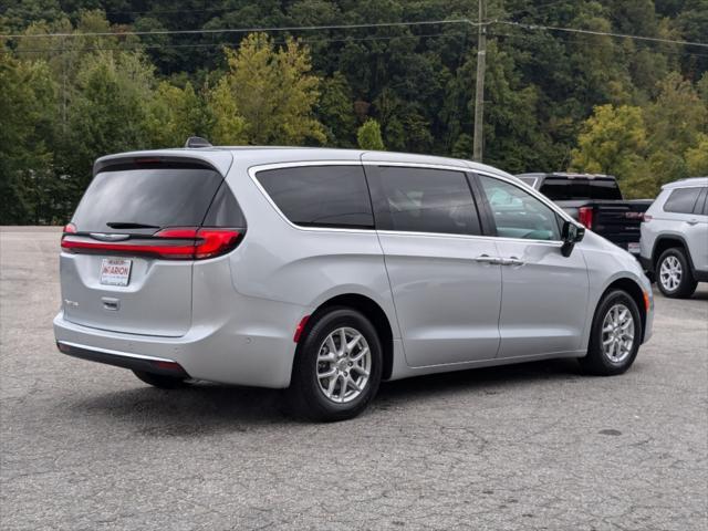 new 2024 Chrysler Pacifica car, priced at $37,336