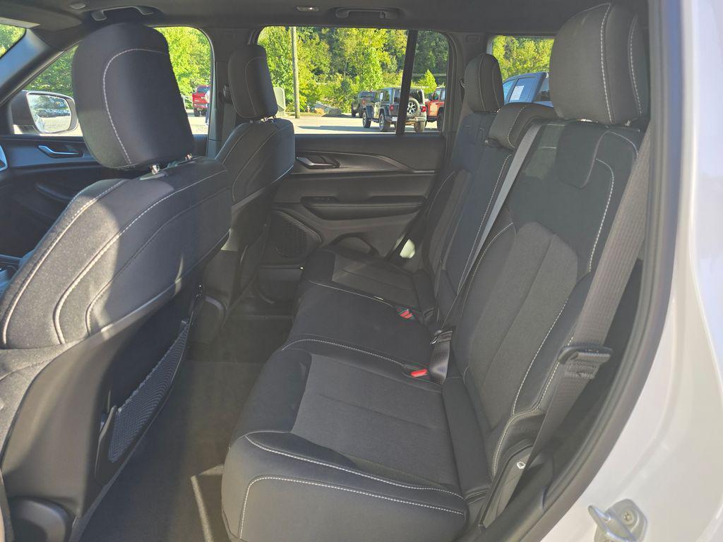 new 2025 Jeep Grand Cherokee car, priced at $37,184