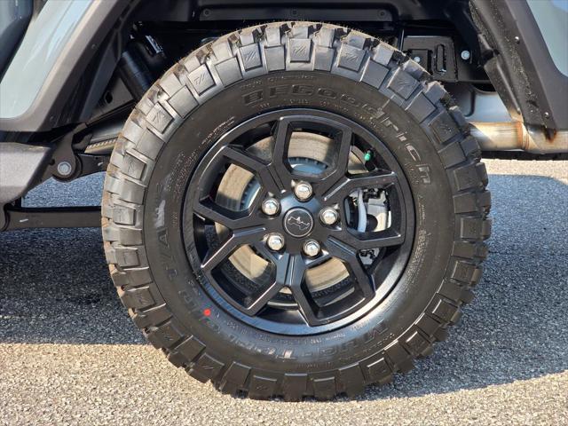new 2025 Jeep Gladiator car, priced at $45,327