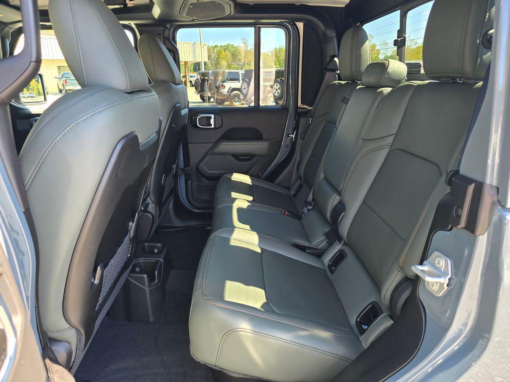 new 2025 Jeep Gladiator car, priced at $53,732