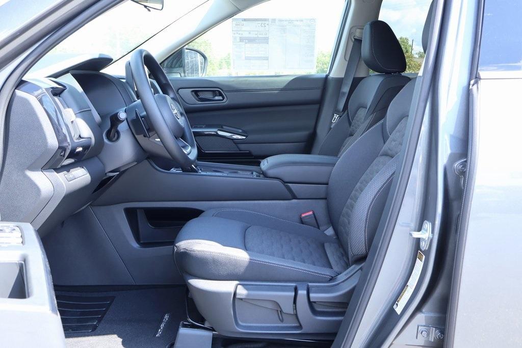 new 2025 Nissan Pathfinder car, priced at $30,970