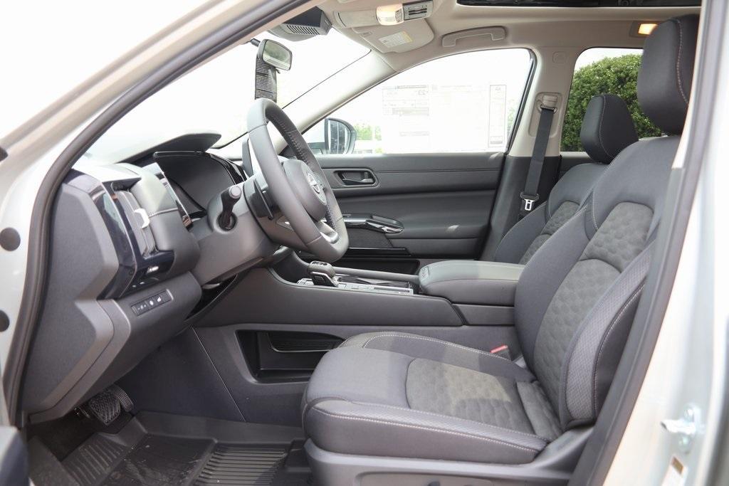 new 2025 Nissan Pathfinder car, priced at $40,002