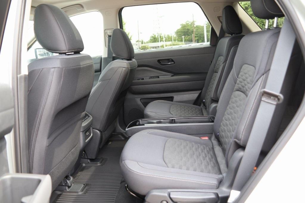 new 2025 Nissan Pathfinder car, priced at $40,002