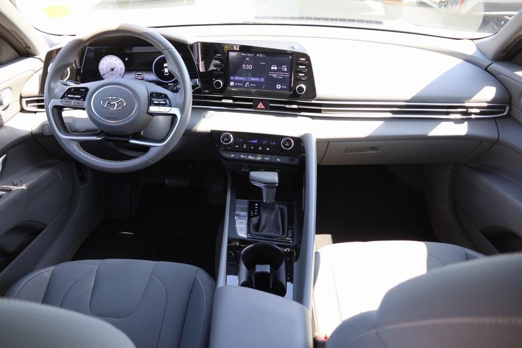 used 2022 Hyundai Elantra car