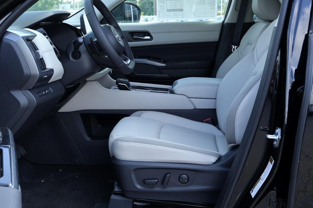 new 2025 Nissan Pathfinder car, priced at $36,160