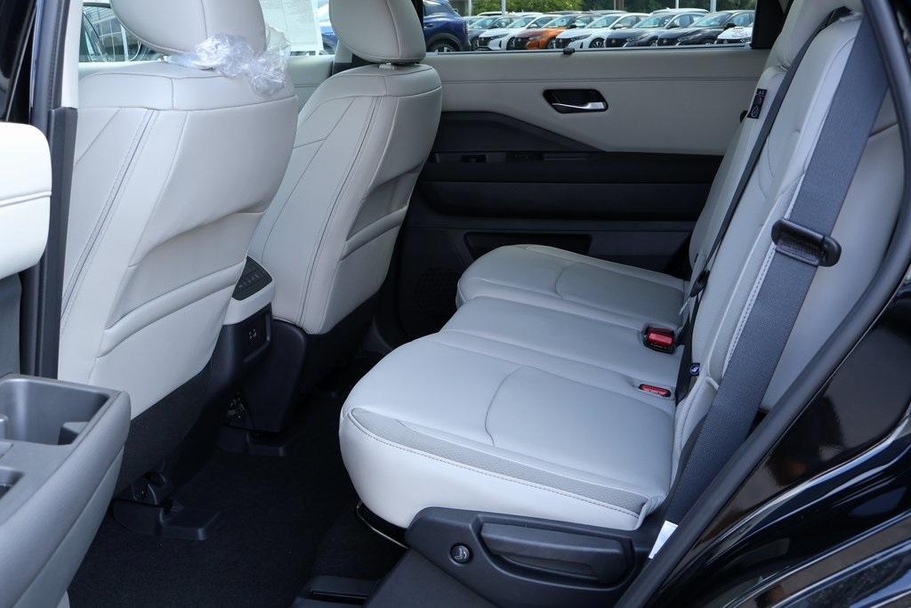 new 2025 Nissan Pathfinder car, priced at $36,160