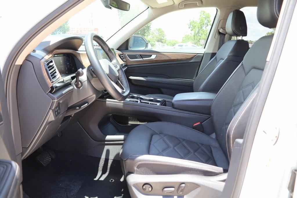used 2024 Volkswagen Atlas car, priced at $33,912