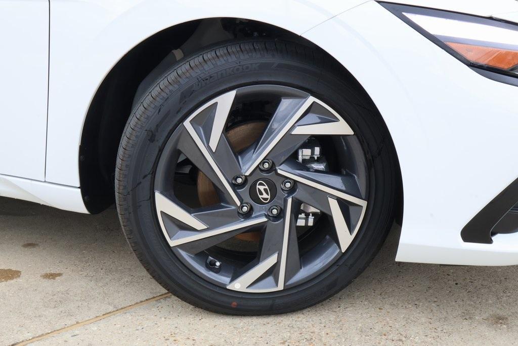 new 2025 Hyundai Elantra car, priced at $25,642