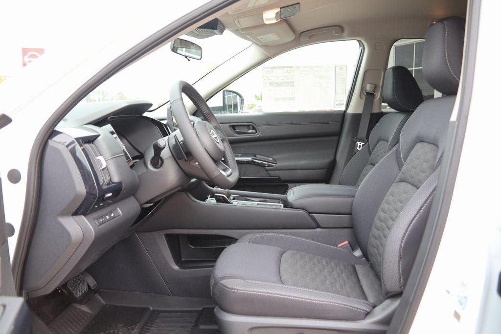 new 2025 Nissan Pathfinder car, priced at $38,652