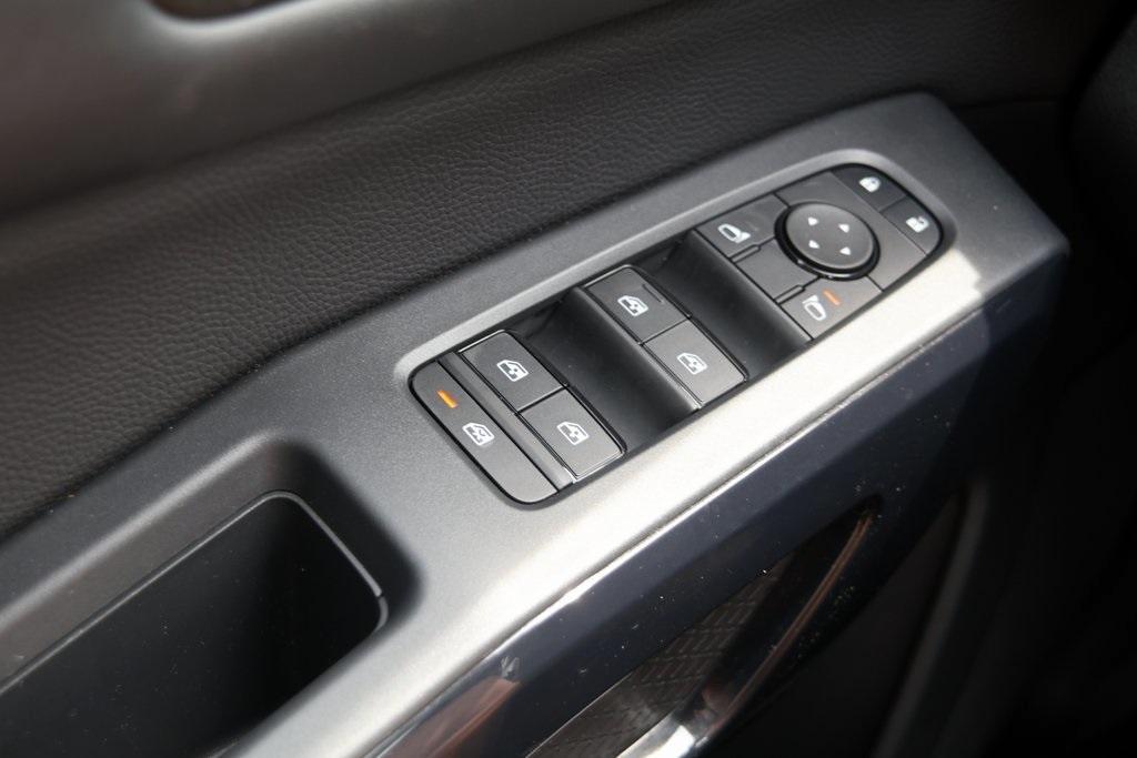 new 2025 Nissan Pathfinder car, priced at $38,652