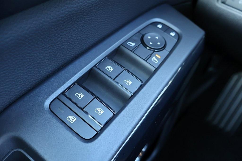 new 2025 Nissan Pathfinder car, priced at $33,821