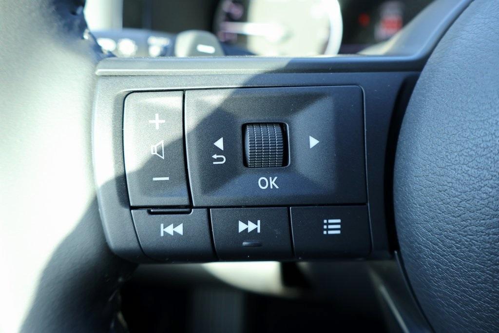 new 2025 Nissan Pathfinder car, priced at $33,821