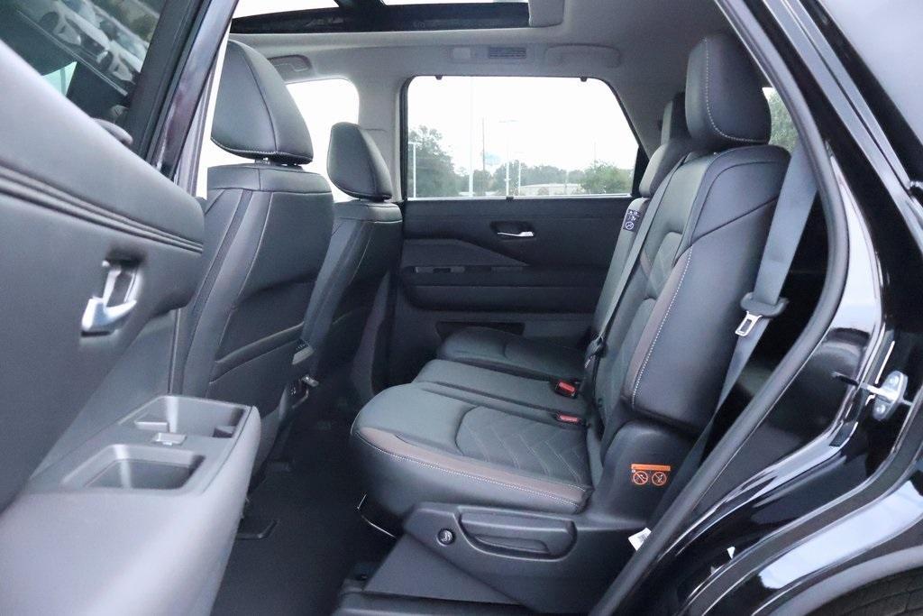 new 2025 Nissan Pathfinder car, priced at $48,395