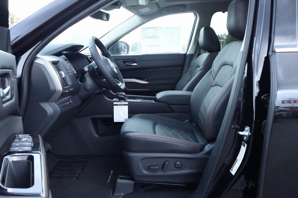 new 2025 Nissan Pathfinder car, priced at $48,395