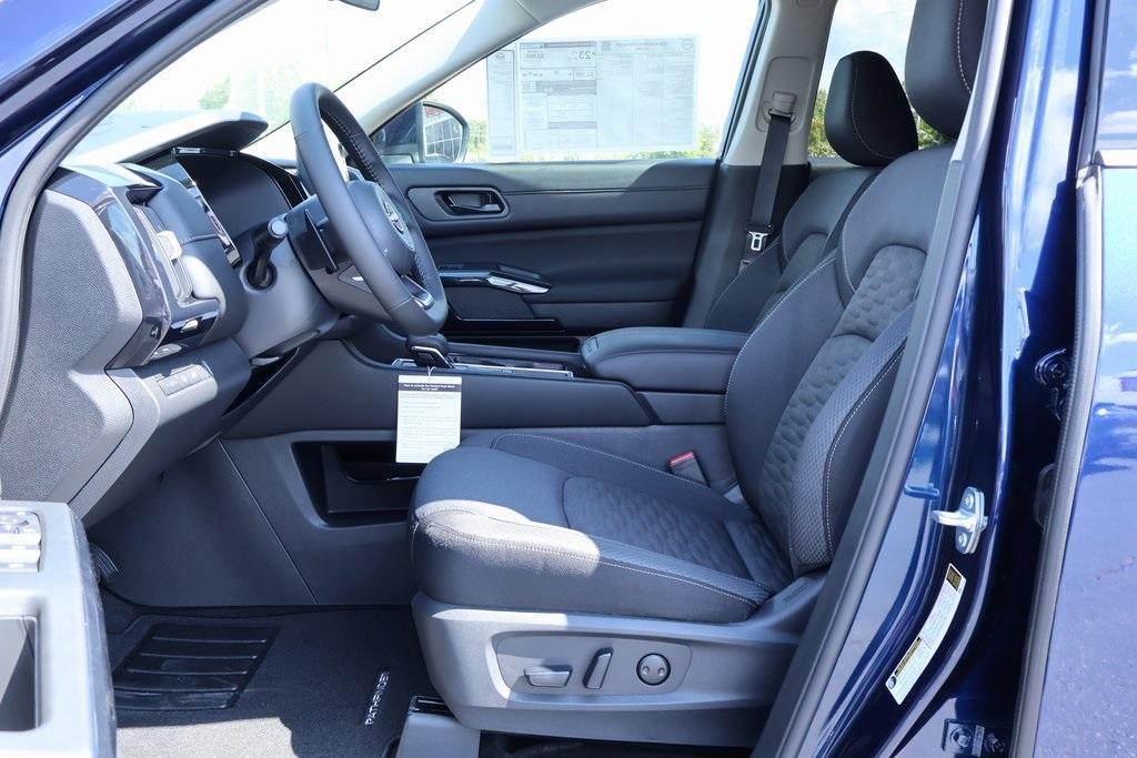 new 2025 Nissan Pathfinder car, priced at $32,941