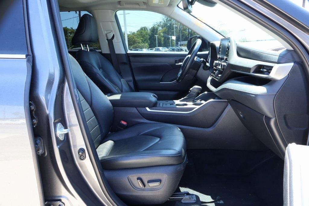 used 2021 Toyota Highlander car, priced at $26,849