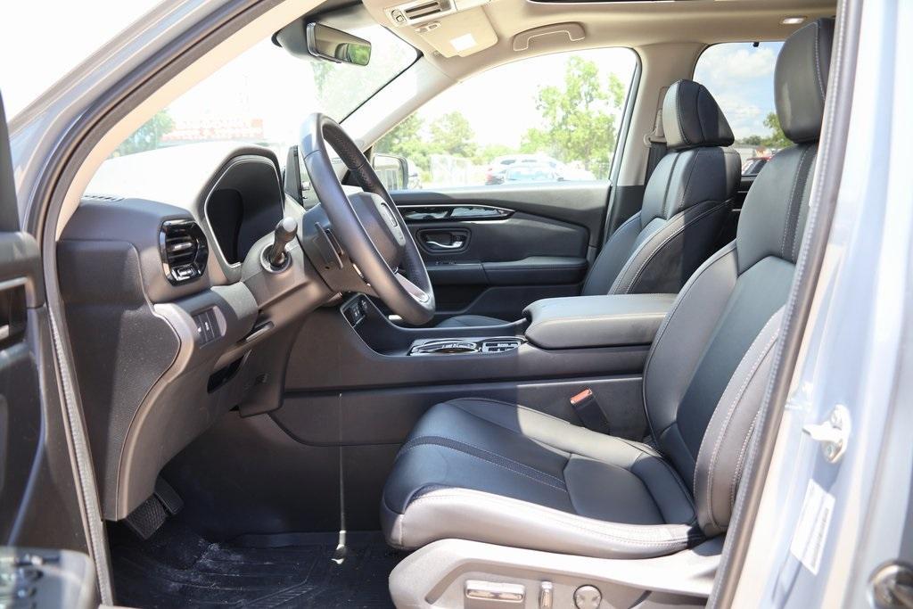 used 2024 Honda Pilot car, priced at $42,497
