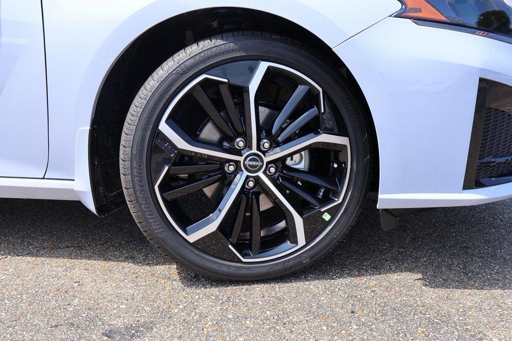 new 2025 Nissan Altima car, priced at $31,384