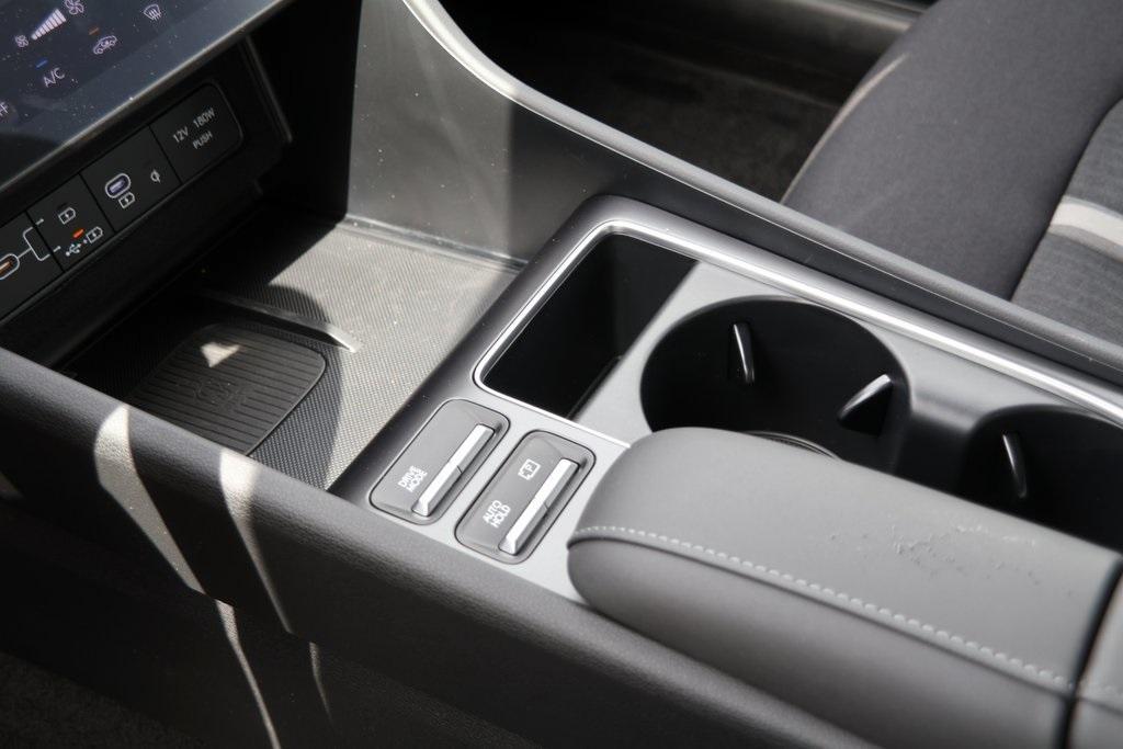 new 2025 Hyundai Sonata Hybrid car, priced at $30,234