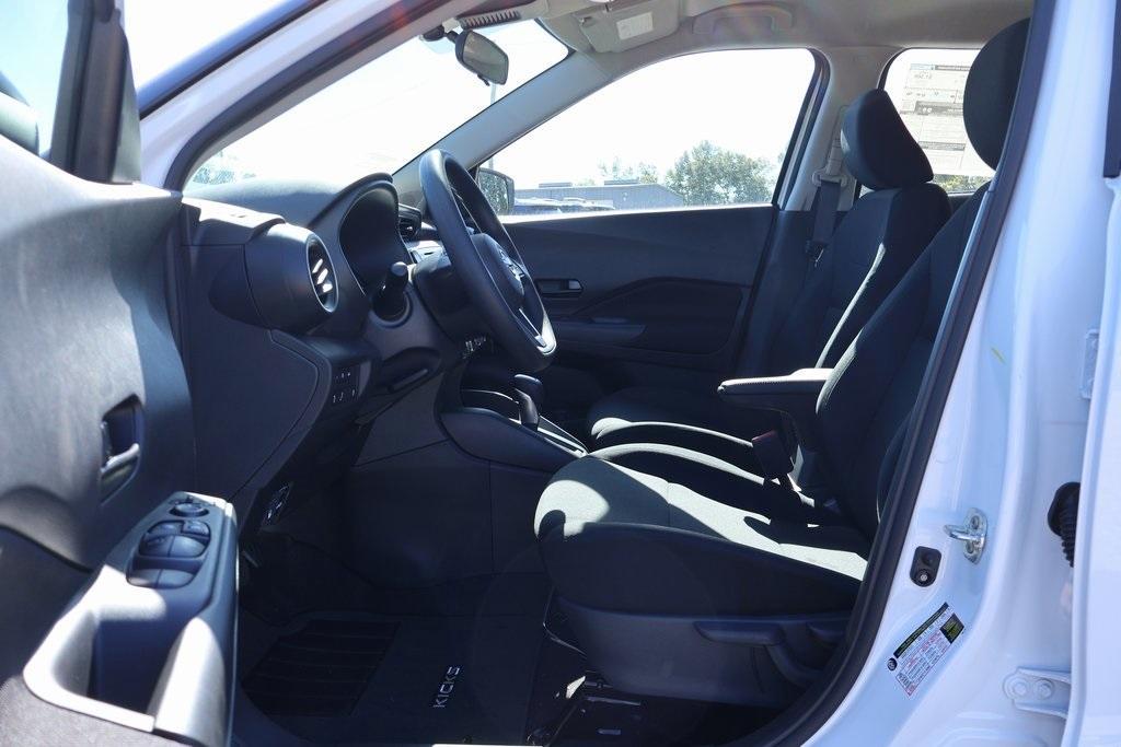 new 2025 Nissan Kicks Play car, priced at $23,294