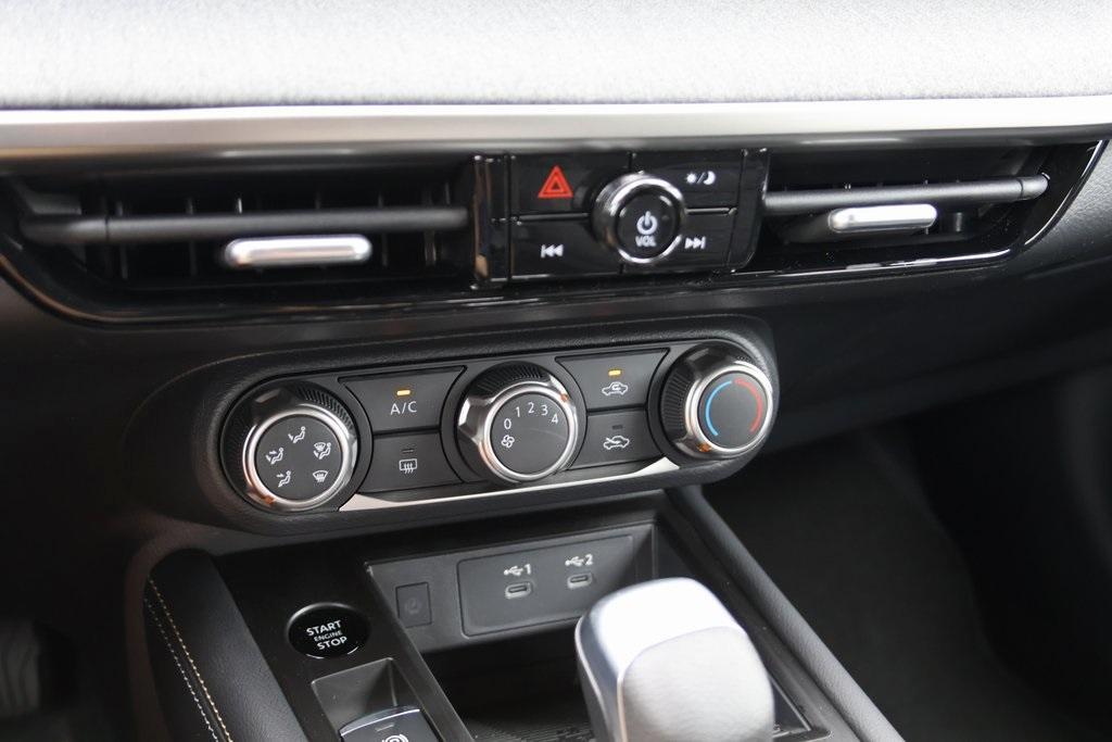 new 2025 Nissan Kicks car, priced at $24,948