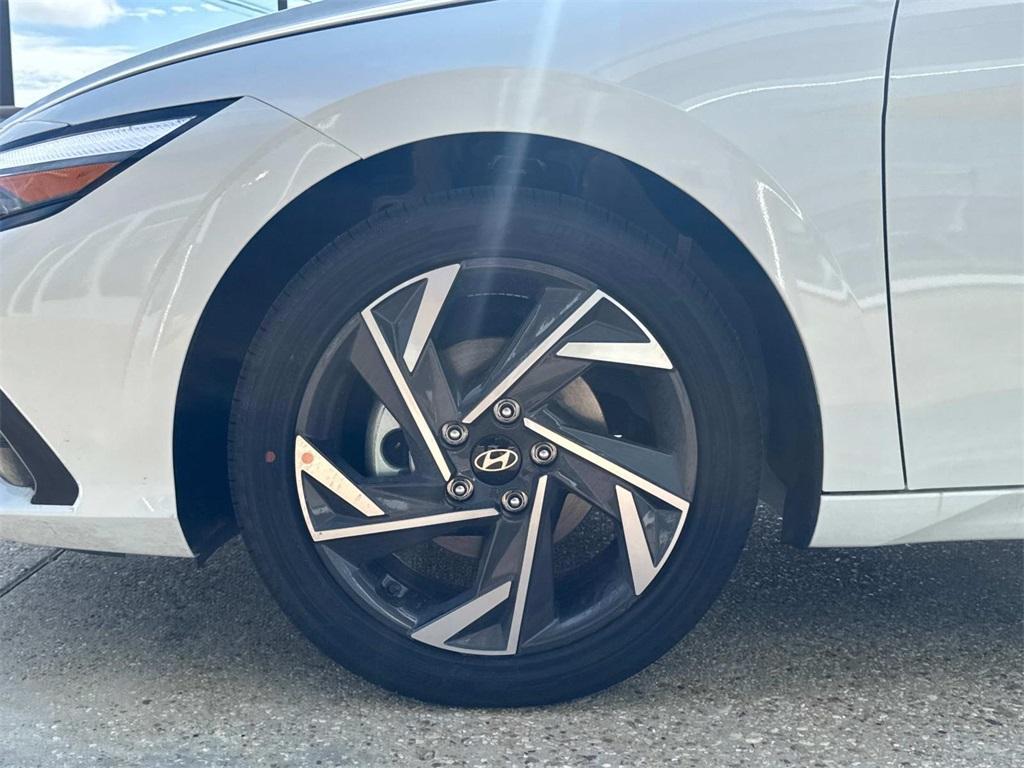 new 2025 Hyundai Elantra car, priced at $25,861