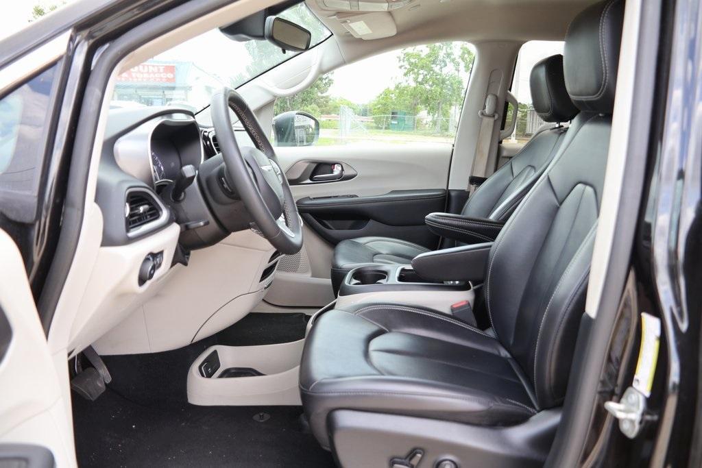 used 2023 Chrysler Pacifica car, priced at $23,887